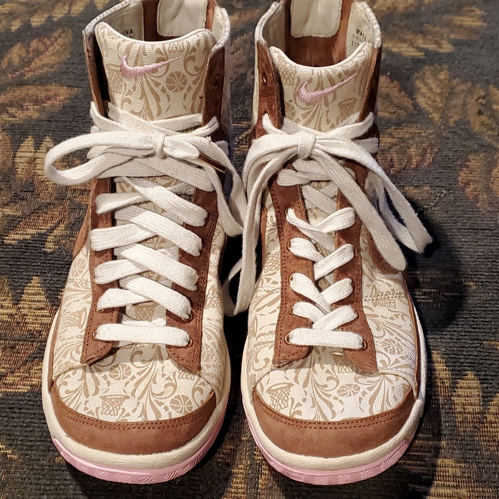 Rare Nike Blazer Mid Top w/ Basketball Details